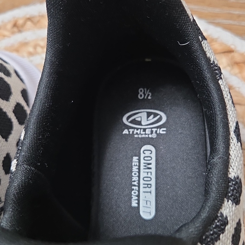Athletic Works Cheetah Print Lightweight Sneakers, Size 8.5 - Picture 4 of 7